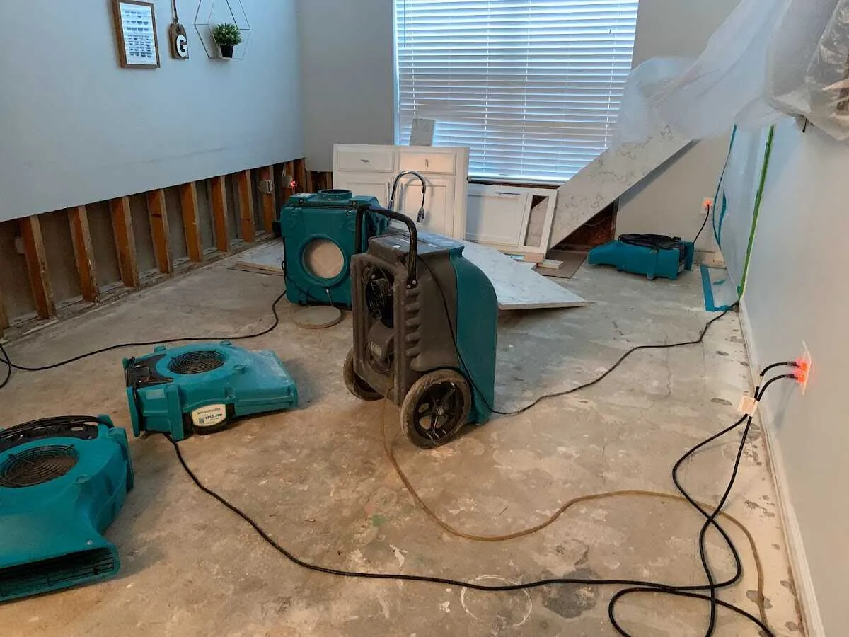 Dehumidifier in flood-cut room for Water Damage Restoration in Berlin